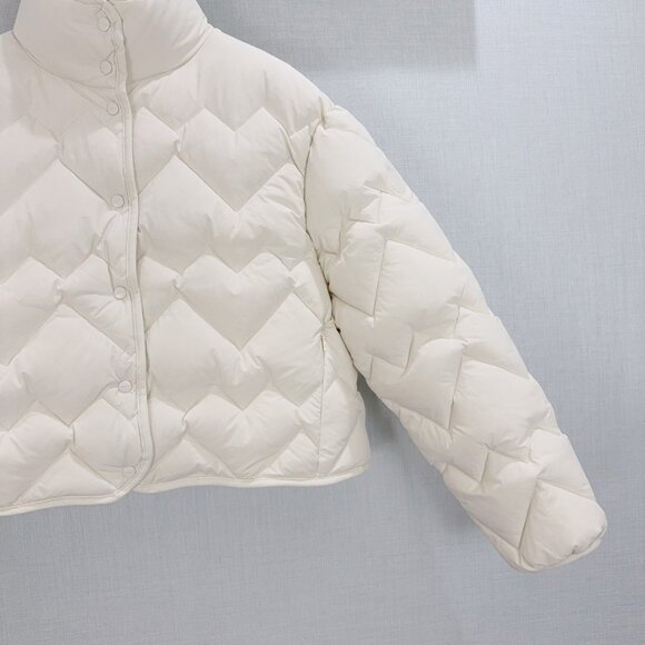 Senevee Heart-Shaped Quilted Short Down Jacket - Picture 10 of 10